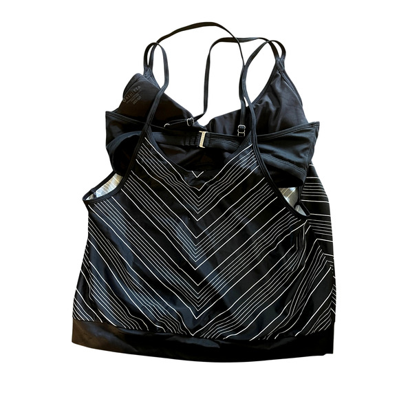 NEW Athleta 38D/DD Chevron Tankini Swim Top Built In Bra Tank Bathing Suit Black - Picture 4 of 5